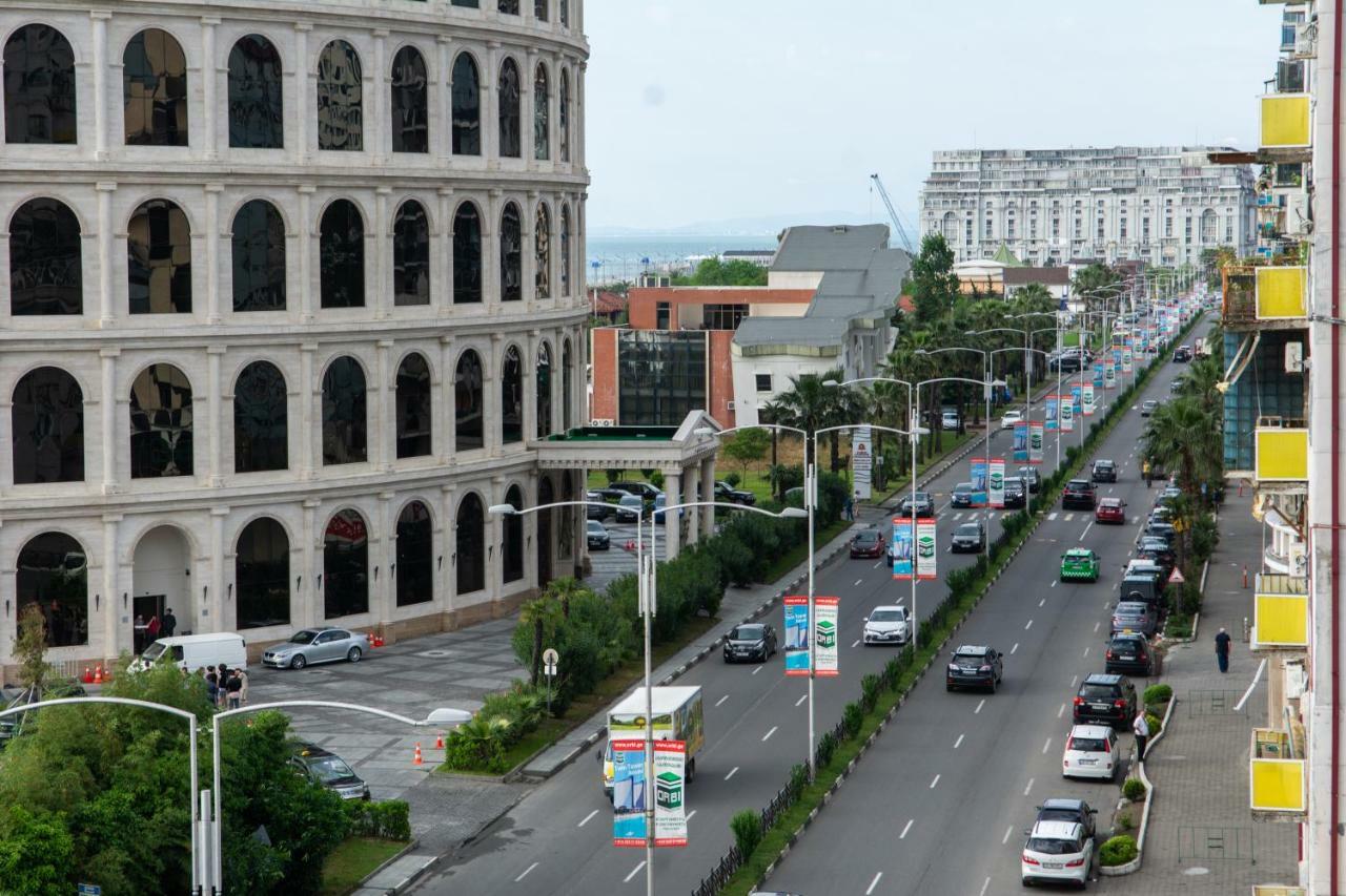 Apartment With Sea View Batumi Bagian luar foto