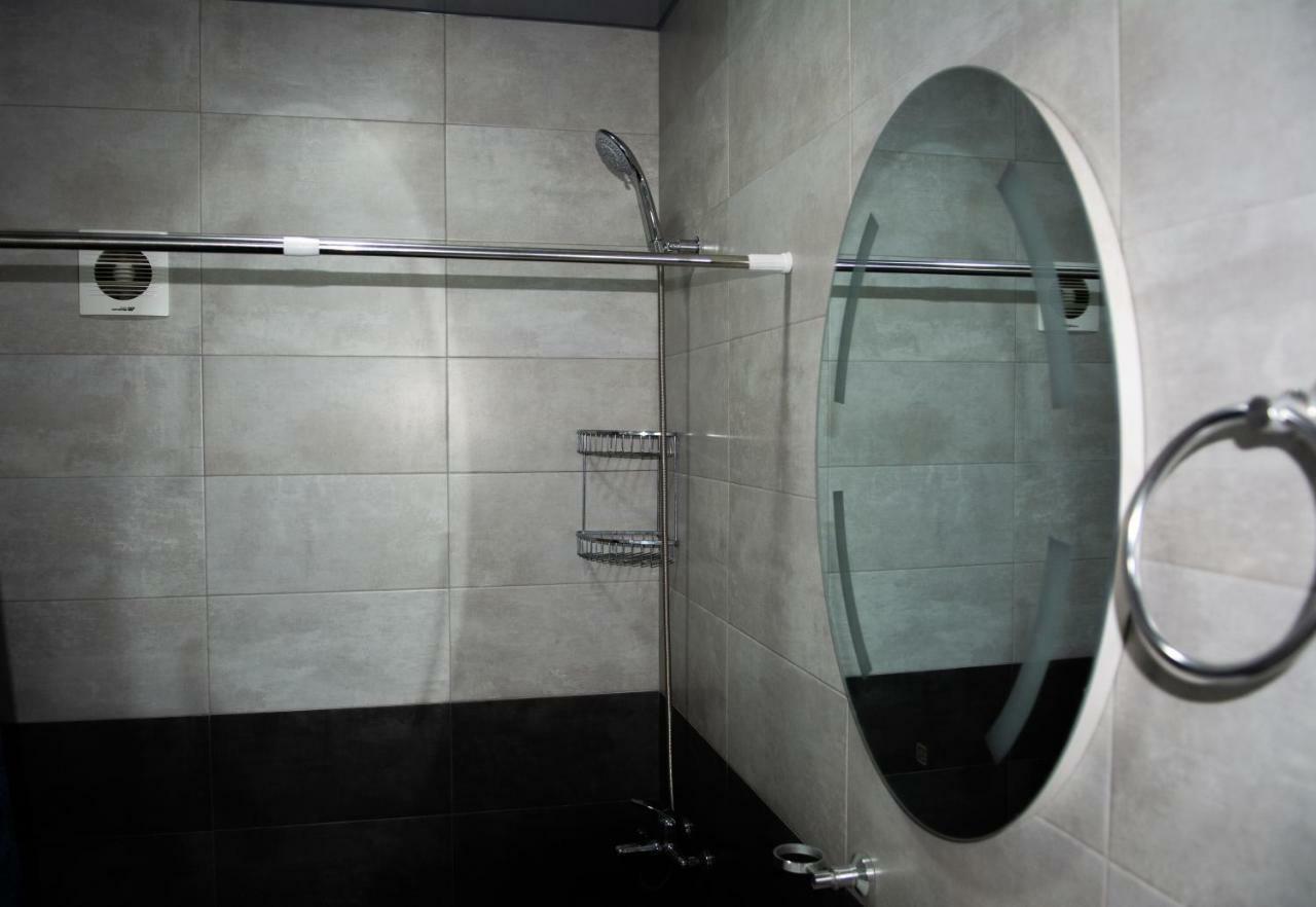 Apartment With Sea View Batumi Bagian luar foto